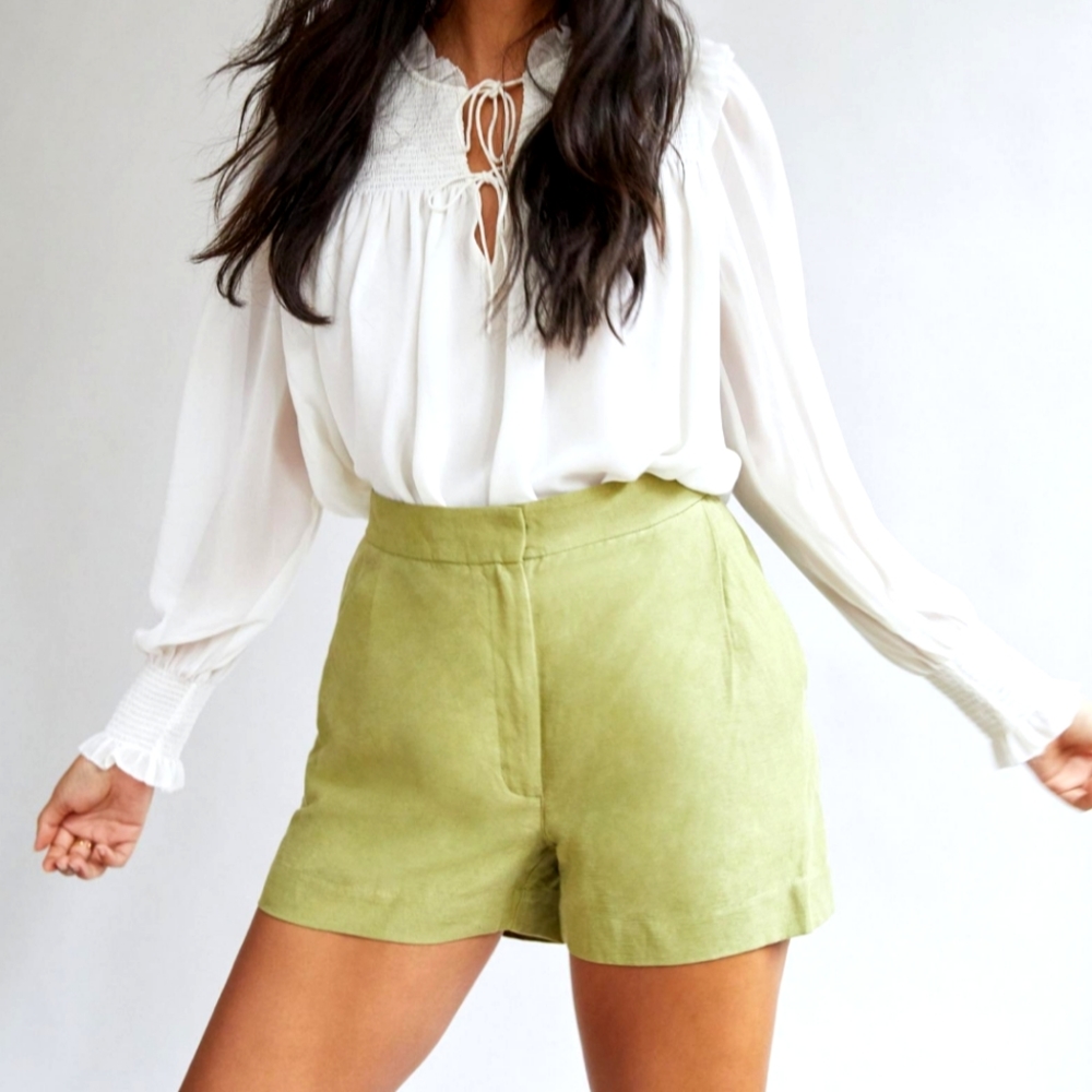 NWT Aritzia Fable Linen Shorts in Bright Moss Green